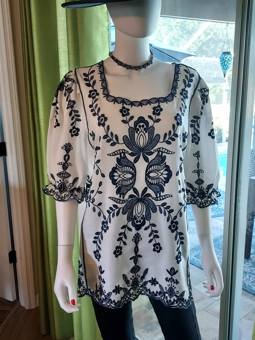 Kindred by Anthropology Navy Embroidered White Rayon Tunic Top. Sz. 1X
